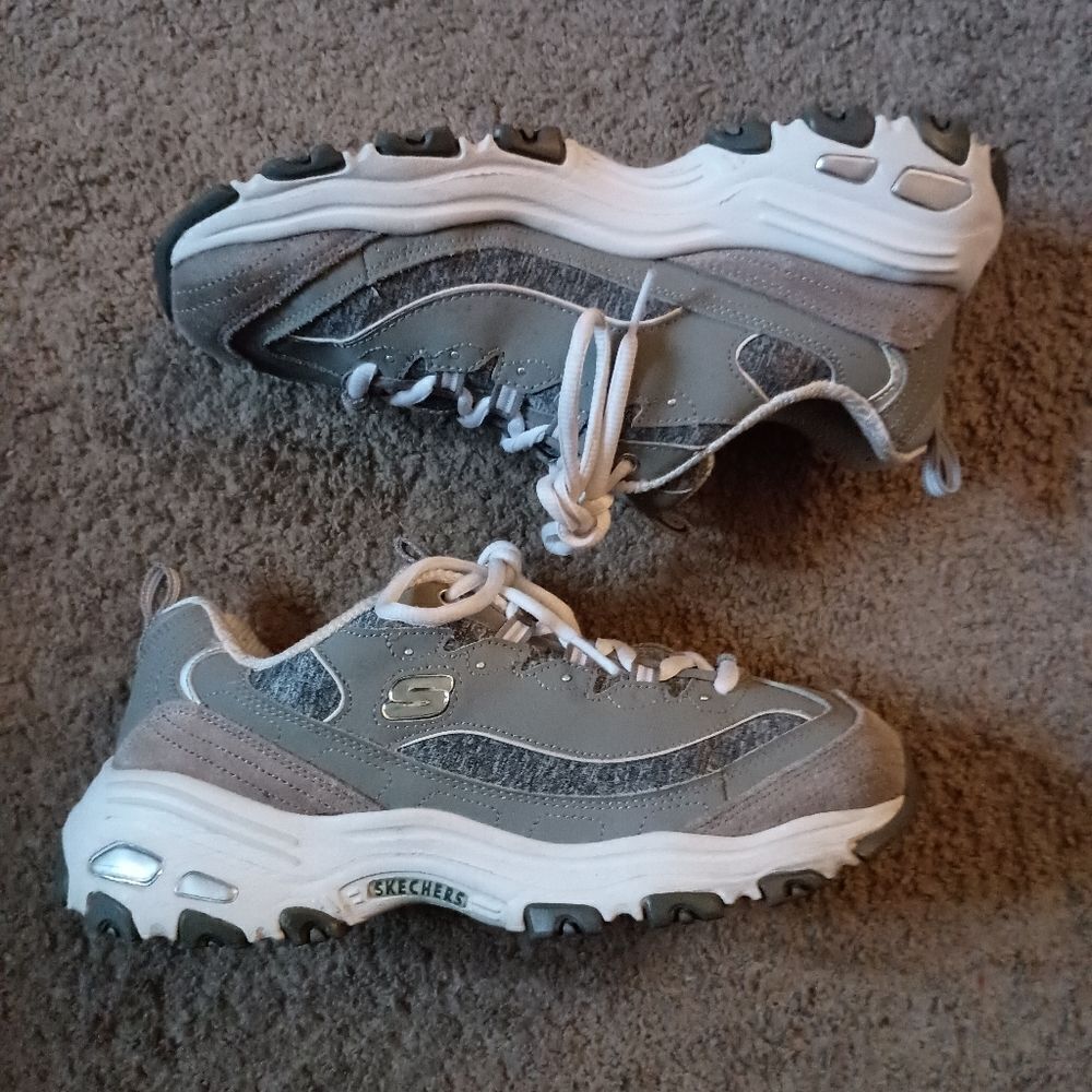 Skechers D'lites Grey White Sporty Memory Foam Sneakers Womens Sz 8.5 PRE-OWNED
